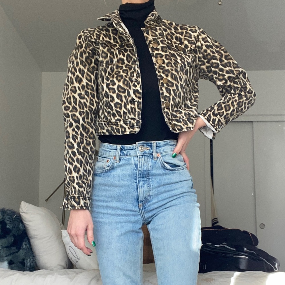 Cropped cheetah denim jacket